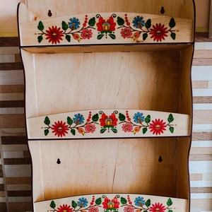 Fali fűszertartó polc, magyaros mintával., Otthon & Életmód, Konyhafelszerelés, tálalás, Konyhai tárolás, Fűszertartó, Gravírozás, pirográfia, MESKA