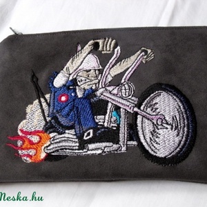 Vad motoros hímzett erszény, tok tartó, stb. -  - Meska.hu