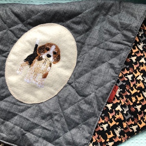 Beagle -kutyás hímzett pléd, takaró. - otthon & életmód - lakástextil - ágytakaró - Meska.hu