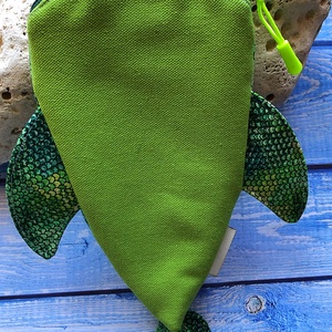 Rendelhető!- Sötét zöld pikkelyes cápa tolltartó neszesszer  - otthon & életmód - papír, írószer - tolltartó & ceruzatekercs - Meska.hu