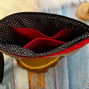 Hímzett Tacsi mintás farmer és vászon neszesszer, csukló táska - táska & tok - neszesszer - Meska.hu