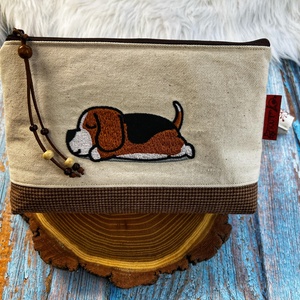 Hímzett Beagle mintás natúr vászon és szövet talpas neszesszer. - táska & tok - neszesszer - Meska.hu