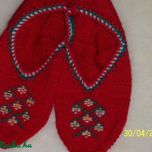 Sváb tutyi piros ( kötött lábbeli) -  - Meska.hu
