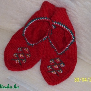 Sváb tutyi piros ( kötött lábbeli) -  - Meska.hu