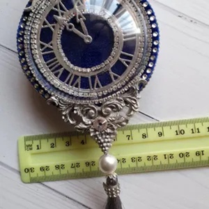 Kézzel készült kék karácsonyi óra  vintage dekoráció strasszokkal és bojtokkal, elegáns ünnepi ajándék - karácsony - karácsonyi lakásdekoráció - karácsonyfadíszek - Meska.hu