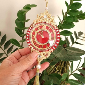Exkluzív kézzel készült piros karácsonyi óra  vintage dekoráció strasszokkal, bojtokkal, elegáns ünnepi ajándék - Meska.hu