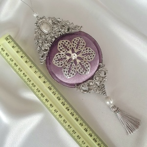 Kézzel készült lila bársony karácsonyi óra  vintage stílusú dekoráció strasszokkal, bojtokkal, elegáns ünnepi dísz - karácsony - karácsonyi lakásdekoráció - karácsonyfadíszek - Meska.hu