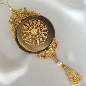 Kézzel készült olívazöld bársony karácsonyi óra  vintage stílusú dekoráció strasszokkal, bojtokkal, elegáns ünnepi dísz - karácsony - karácsonyi lakásdekoráció - karácsonyfadíszek - Meska.hu