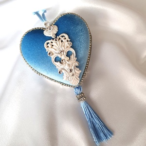 4 db kézzel készített világoskék bársony karácsonyfadísz szett � gömb, szív, medál, csepp strasszokkal ajándékdobozban - karácsony - karácsonyi lakásdekoráció - karácsonyfadíszek - Meska.hu