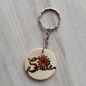 Smile felirat virággal- Égetett fa kulcstartó, Táska & Tok, Kulcstartó & Táskadísz, Kulcstartó, Gravírozás, pirográfia, MESKA