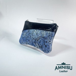 Fekete gyűrt lakk - kék virág mintás ívelt egy cipzáras kulcstartó C8007 - táska & tok - kulcstartó & táskadísz - kulcstartó - Meska.hu