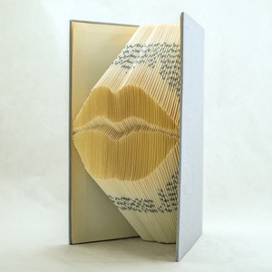 Száj alakú hajtogatott könyv origami - Csók - Szerelem - Lakodalomra - Nászajándék - feleség - férj - E180 - otthon & lakás - dekoráció - asztal és polc dekoráció - könyvszobor - Meska.hu