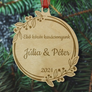 Első közös karácsonyunk névre szóló karácsonyfadísz fából, lézervágott egyedi dekoráció friss házasoknak, Karácsony, Karácsonyi lakásdekoráció, Karácsonyfadíszek, Gravírozás, pirográfia, Famegmunkálás, MESKA