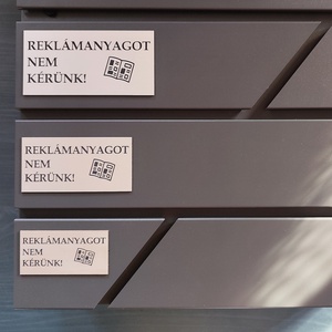 Reklámanyagot nem kérünk! gravírozott tábla, fémhatású arany és ezüst színben - otthon & életmód - ház & kert - névtábla - Meska.hu