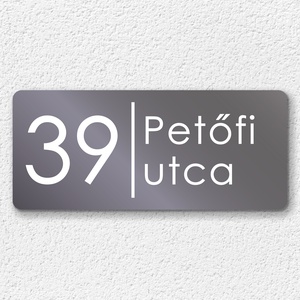 Ezüst utcanévtábla, fémes letisztult gravírozott házszámtábla, több méretben - otthon & életmód - ház & kert - házszám - Meska.hu