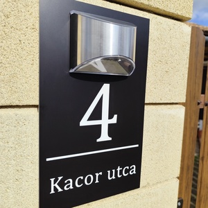 Napelemes házszámtábla, Egyedi feliratos házszám, Utcanévvel, Automata alkonykapcsolóval, LED-es, Világító utcanévtábla  - otthon & életmód - ház & kert - házszám - Meska.hu