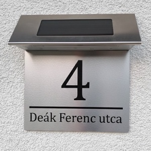 Napelemes Egyedi Világító Házszámtábla LED szalagos - Kültéri Utcanévtábla + Házszám - 4 színben - Meska.hu