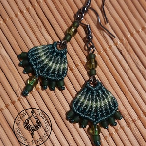 Mini legyező alakú mikromakramé fülbevaló, Ékszer, Fülbevaló, Lógó fülbevaló, Ékszerkészítés, Csomózás, MESKA