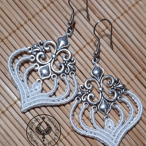 Ornament fülbevaló - fehér, Ékszer, Fülbevaló, Lógó fülbevaló, Csomózás, Ékszerkészítés, MESKA