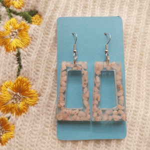 Rózsaszín kavicsos műgyanta fülbevaló, Ékszer, Fülbevaló, Lógó fülbevaló, Ékszerkészítés, MESKA