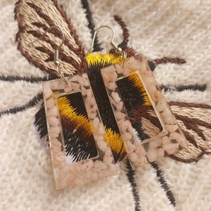 Rózsaszín kavicsos műgyanta fülbevaló - ékszer - fülbevaló - lógó fülbevaló - Meska.hu