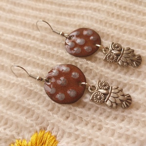 Barna baglyos tűzzománc fülbevaló - ékszer - fülbevaló - lógó fülbevaló - Meska.hu