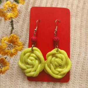 Világos Csigavonalas Gyurma Fülbevaló, Ékszer, Fülbevaló, Lógós kerek fülbevaló, Gyurma, MESKA