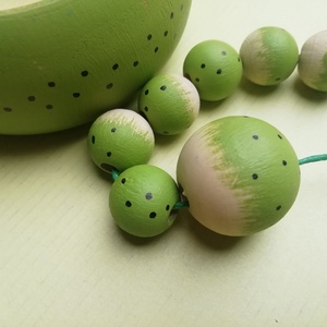 Zöld fa ékszer szett fekete pöttyökkel, nyaklánc, fülbevaló és karkötő-KIFUTÓ TERMÉK , Ékszer, Ékszerszett, Festett tárgyak, Ékszerkészítés, MESKA