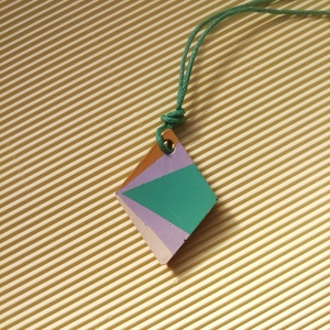 Trapéz alakú színes beton nyaklánc  - ékszer - nyaklánc - medálos nyaklánc - Meska.hu