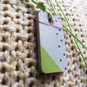 Zöld beton nyaklánc pöttyökkel-KIFUTÓ TERMÉK1 - ékszer - nyaklánc - medálos nyaklánc - Meska.hu