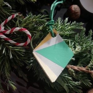 Trapéz alakú színes beton nyaklánc  - ékszer - nyaklánc - medálos nyaklánc - Meska.hu