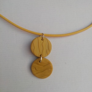 Mustársárga bőrhatású gyurma nyaklánc - ékszer - nyaklánc - medálos nyaklánc - Meska.hu