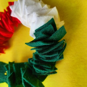 Kokárda filc nyaklánc fehér, piros, zöld színben-KIFUTÓ TERMÉK - ékszer - nyaklánc - statement nyaklánc - Meska.hu