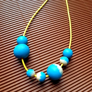 Sárga-türkizkék fagyöngy nyaklánc-KIFUTÓ TERMÉK, Ékszer, Nyaklánc, Bogyós nyaklánc, Festett tárgyak, Ékszerkészítés, MESKA