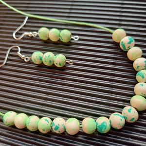 Zöld színű apró bogyós nyaklánc és fülbevaló szett - ékszer - ékszerszett - Meska.hu