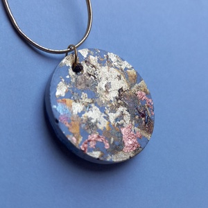 Mix színű fóliával betonékszer kör alakú medál nyaklánc - ékszer - nyaklánc - medálos nyaklánc - Meska.hu