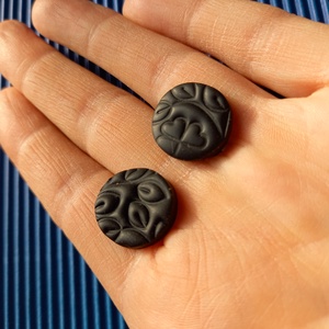 Fekete kerek gyurma fülbevaló, Ékszer, Fülbevaló, Pötty fülbevaló, Ékszerkészítés, MESKA