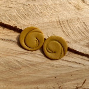 Mustársárga kerek bőrhatású gyurma fülbevaló - ékszer - fülbevaló - pötty fülbevaló - Meska.hu