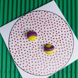 Gyurma pötty bedugós fülbevaló több színben - ékszer - fülbevaló - pötty fülbevaló - Meska.hu