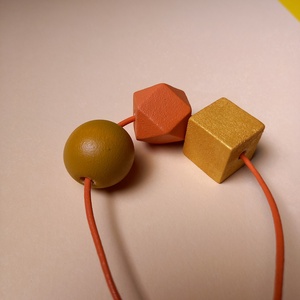 Arany, mustársárga, narancs geometriai fa bogyós nyaklánc - Meska.hu