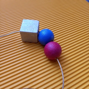 Kék,mix metál, fukszia pink fa bogyós absztrakt nyaklánc  - ékszer - nyaklánc - bogyós nyaklánc - Meska.hu