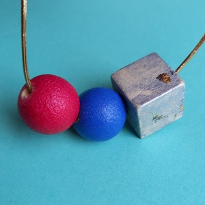 Kék,mix metál, fukszia pink fa bogyós absztrakt nyaklánc , Ékszer, Nyaklánc, Bogyós nyaklánc, Ékszerkészítés, Festett tárgyak, MESKA