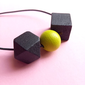 Lime zöld és fekete fa bogyós absztrakt nyaklánc , Ékszer, Nyaklánc, Bogyós nyaklánc, Ékszerkészítés, Festett tárgyak, MESKA