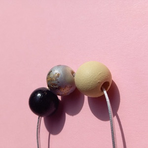 Fa golyós nyaklánc bézs, fekete és ezüst színben - ékszer - fülbevaló - lógó fülbevaló - Meska.hu