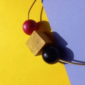 Fa bogyós absztrakt nyaklánc alakzat fekete, arany, fukszia színben - ékszer - nyaklánc - bogyós nyaklánc - Meska.hu