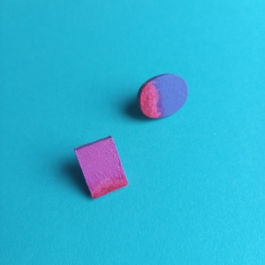 Rózsaszín és lila asszimmetrikus fa fülbevaló - Meska.hu