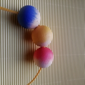 Piros-kék-sárga bogyós fa nyaklánc-KIFUTÓ TERMÉK - ékszer - nyaklánc - bogyós nyaklánc - Meska.hu