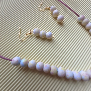 Halvány pasztell színű festett fagyöngy nyaklánc és fülbevaló szett, Ékszer, Nyaklánc, Bogyós nyaklánc, Ékszerkészítés, Festett tárgyak, MESKA