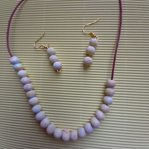 Halvány pasztell színű festett fagyöngy nyaklánc és fülbevaló szett - ékszer - nyaklánc - bogyós nyaklánc - Meska.hu