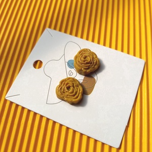 Több színben rózsa gyurma fülbevaló - ékszer - fülbevaló - pötty fülbevaló - Meska.hu